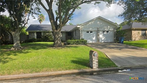113 W Harbor Dr, Port Lavaca, TX, 77979-4917 | Card Image