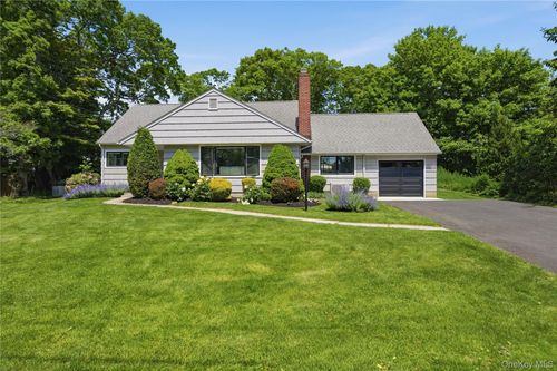 12 Wayne Ct, Westhampton, NY, 11977-1228 | Card Image