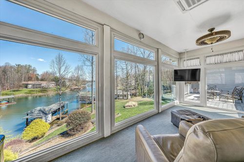 73 Windmere Trl, Moneta, VA, 24121-3266 | Card Image