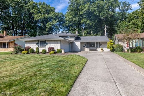 1872 Valewood Dr, Parma, OH, 44134-3051 | Card Image