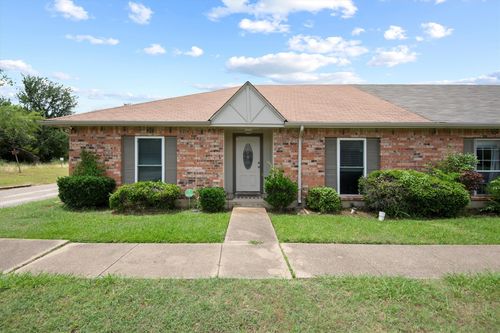 20-31 W Townhouse Ln, Grand Prairie, TX, 75052-6219 | Card Image