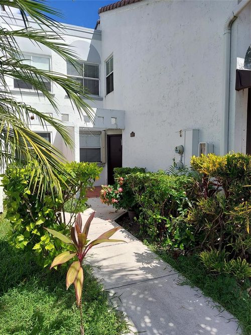 31-4693 Nw 97th Ct, Doral, FL, 33178-1994 | Card Image