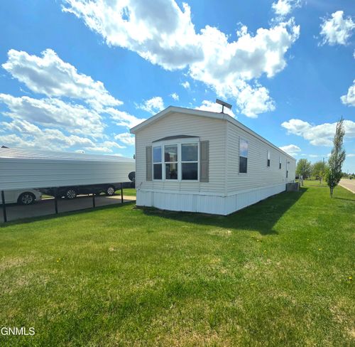 338 3rd St Nw, Gwinner, ND, 58040-4011 | Card Image