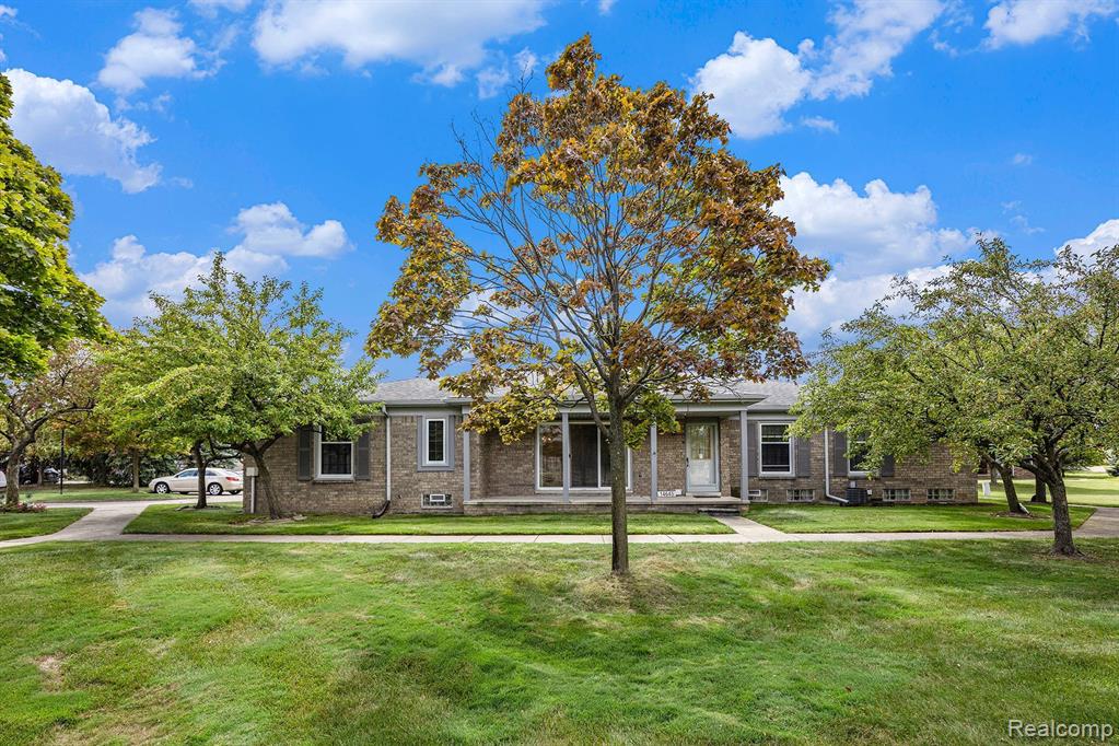 Appleway Ct, Shelby Township, MI 48315