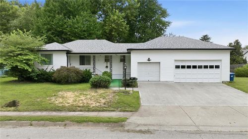216 Moss Ave, Liberty, MO, 64068-2225 | Card Image