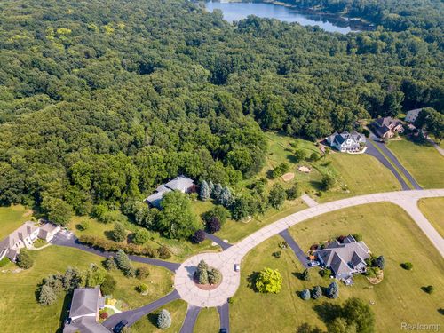 8045 Trail Rdg, Dexter, MI, 48130-9391 | Card Image