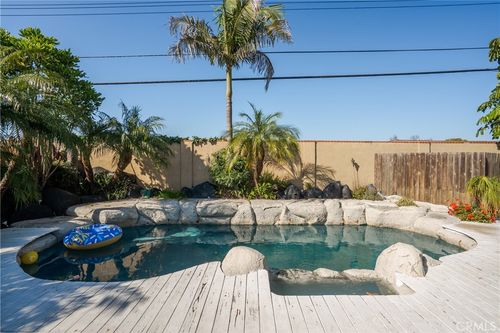 4811 Myra Ave, Cypress, CA, 90630-4334 | Card Image