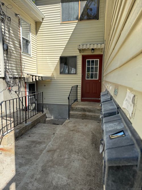 11 Cove View Dr, Stamford, CT, 06902-3500 | Card Image