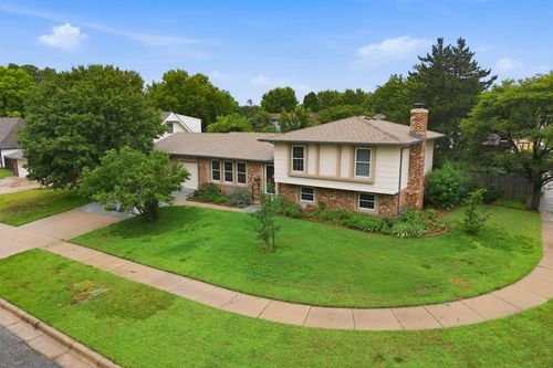 7006 E Stonegate St, Wichita, KS, 67206 | Card Image