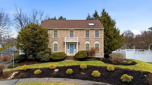 15 Valdora Dr, Stoneham, MA, 02180-3410 | Card Image