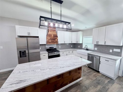 710 N Rusk St, Weatherford, TX, 76086-2534 | Card Image