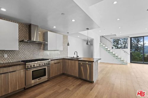 g-2222 Montrose Ave, Montrose, CA, 91020 | Card Image