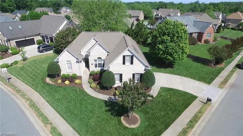 2 Wexford Cir, Thomasville, NC, 27360-4980 | Card Image