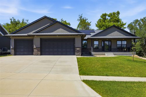 1698 Foxborough Dr, Marion, IA, 52302-1225 | Card Image