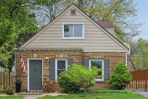 640 8th Ave, La Grange, IL, 60525-6710 | Card Image