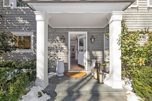 39 Barkers Point Rd, Port Washington, NY, 11050-1322 | Card Image