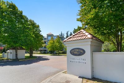 402 - 1785 Martin Dr, Condo with 2 bedrooms, 2 bathrooms and 1 parking in Surrey BC | Image 1