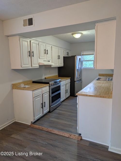 3224 Springfield Dr, Louisville, KY, 40214-4463 | Card Image