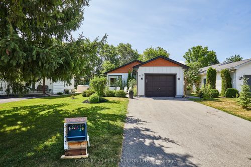 9 Mill St, Mount Albert, ON, L0G1M0 | Card Image