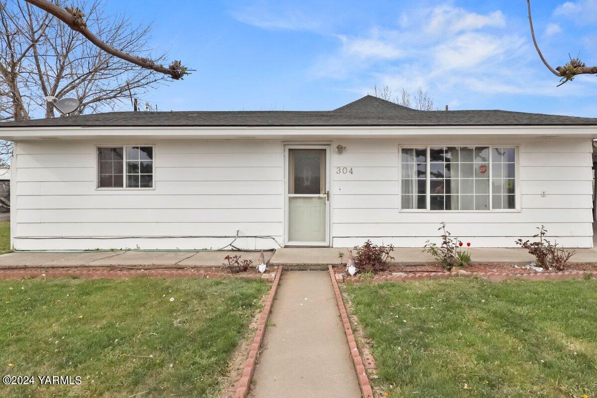 9th St, Wapato, WA 98951