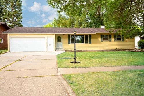 505 Maple Ln, Moorhead, MN, 56560-3236 | Card Image