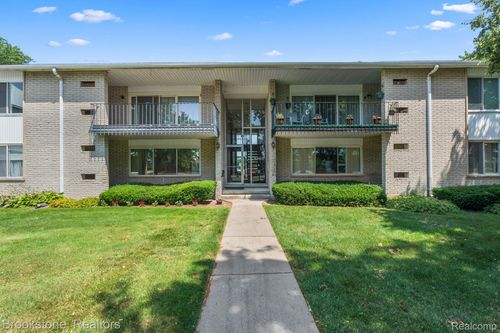 unit-5-8465 Kennedy Cir, Warren, MI, 48093-2227 | Card Image