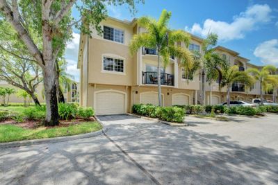 307 - 300 Crestwood Court N, Condo with 2 bedrooms, 2 bathrooms and null parking in Royal Palm Beach FL | Image 1