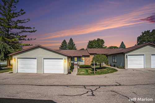 3903 Lemans Ct Se, Kentwood, MI, 49512-1829 | Card Image