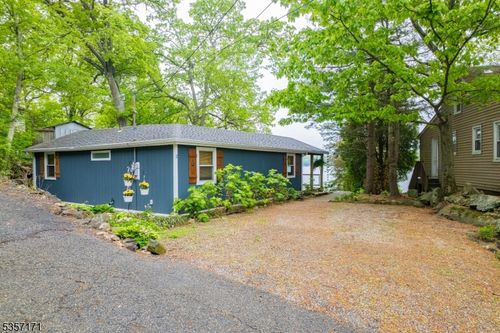 2 Knollwood Pl, Andover, NJ, 07821-5811 | Card Image