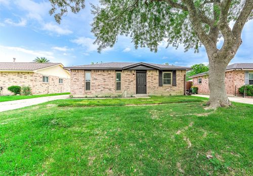 4705 Pine St, Seabrook, TX, 77586-2051 | Card Image
