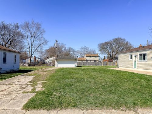 8471 Fremont St, Westland, MI, 48185-1898 | Card Image