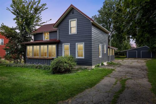 531 E Linn St, Coggon, IA, 52218-9360 | Card Image