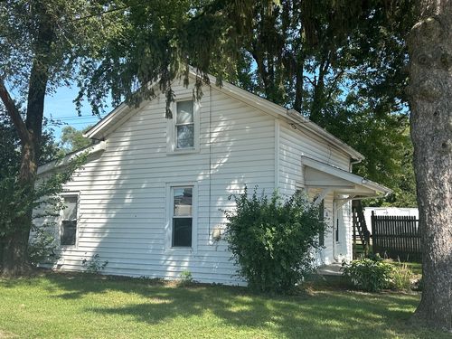 111 Monroe St, Genoa, IL, 60135-1039 | Card Image
