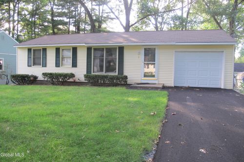 9 Prospect Dr, Saratoga Springs, NY, 12866-4704 | Card Image