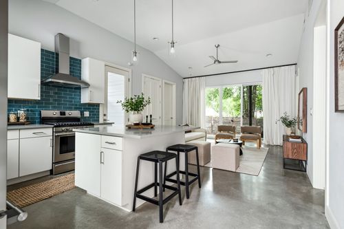 2-1703 Perez St, Austin, TX, 78721-1241 | Card Image