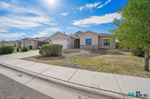 805 Barcelona Ct, Carlsbad, NM, 88220 | Card Image