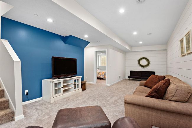 Family Room | Image 18
