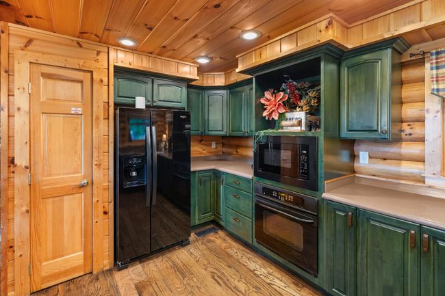 2414 Walnut Cove Way, House other with 4 bedrooms, 6 bathrooms and null parking in Sevierville TN | Image 11