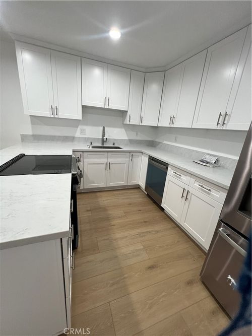5-8355 Willis Ave, Panorama City, CA, 91402-5964 | Card Image