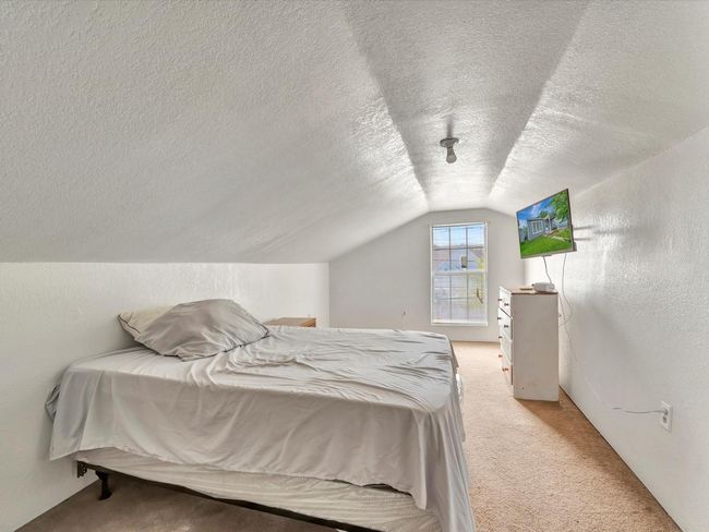 Upstairs bedroom | Image 15