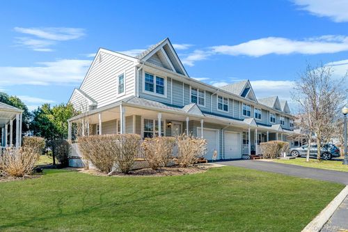 22 Fairlawn Dr, Central Islip, NY, 11722-4663 | Card Image