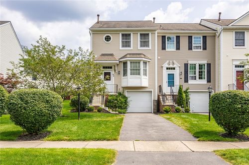 82 Courtshire Ln, Penfield, NY, 14526-2674 | Card Image
