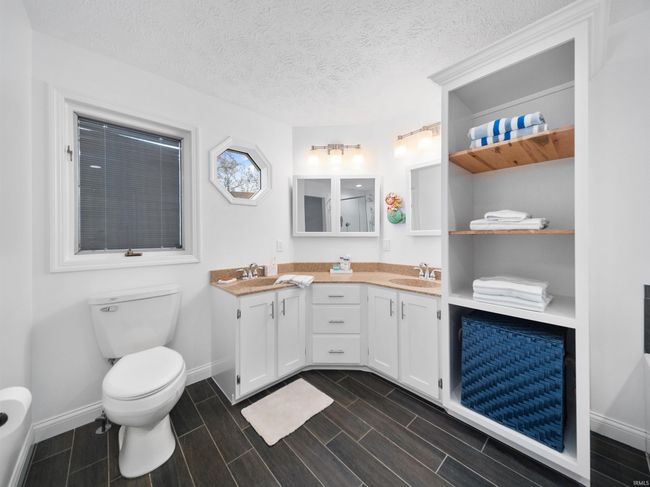8006 E Cherokee Rd, House other with 3 bedrooms, 2 bathrooms and null parking in Syracuse IN | Image 25