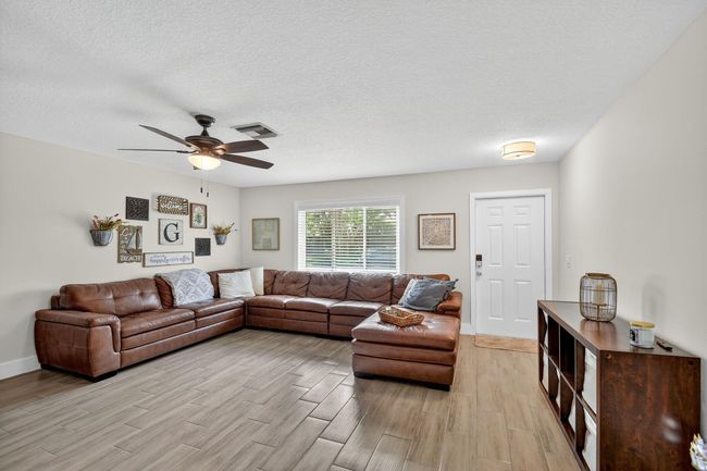 735 La Costa Way, House other with 3 bedrooms, 2 bathrooms and null parking in Lantana FL | Image 5