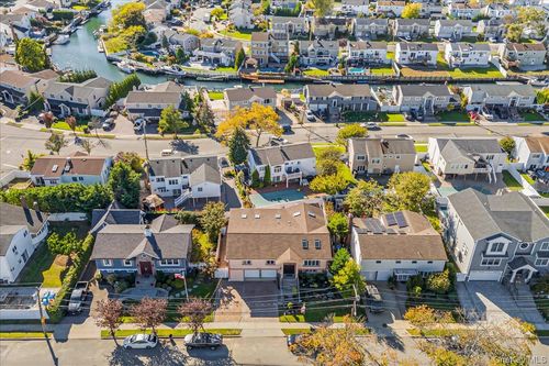 3822 Greentree Dr, Oceanside, NY, 11572-5923 | Card Image