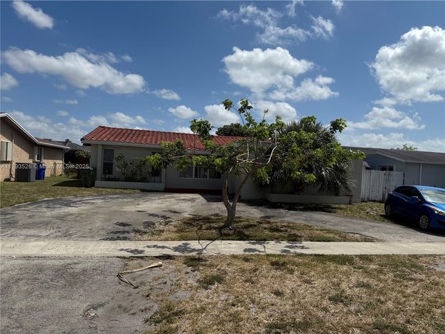 8940 Johnson St, House other with 3 bedrooms, 2 bathrooms and null parking in Pembroke Pines FL | Image 5