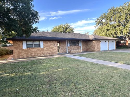 212 Tanglewood Ln, Levelland, TX, 79336-6612 | Card Image