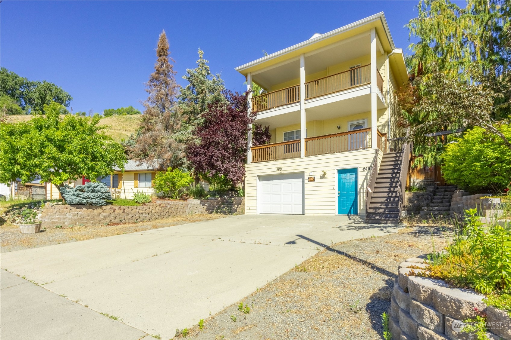 Bartlett Ave, Omak, WA 98841