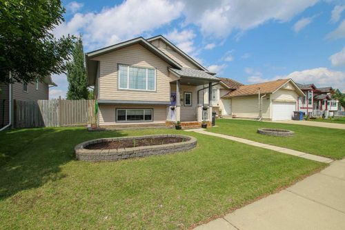 19 Elreg St, Penhold, AB, T0M0B7 | Card Image