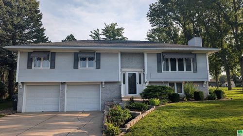 522 6th St Se, Sioux Center, IA, 51250 | Card Image